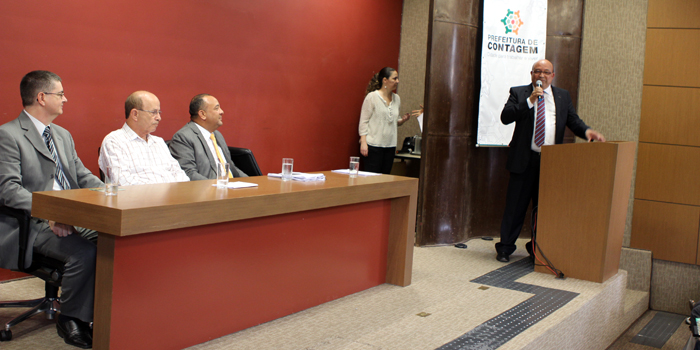 o assessor da presidência representou o presidente do TCEMG (Foto: Thiago Rios Gomes)